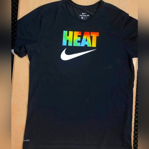 Men's Size Large NIKE "Heat" Dri-Fit Tee - Picture 1 of 5
